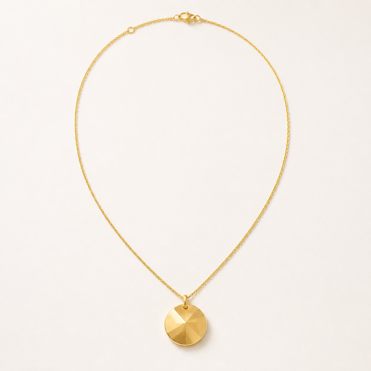 22K yellow-gold necklace with an openwork disc pendant